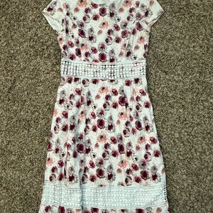 DownEast Floral Print Sheath Dress Short Sleeve Crew Neck - Size Small Non Smoke